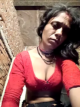 Snapshot of Xx_pooja chatting on 10.05.25 Xx pooja online show from 10.05.25