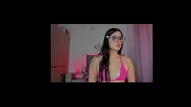 Snapshot of mia_scarlet8 chatting on 10.28.25 mia scarlet8 online show from 10.28.25