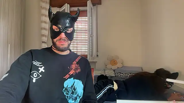 Snapshot of amateurchannel chatting on 10.03.25 amateurchannel online show from 10.03.25