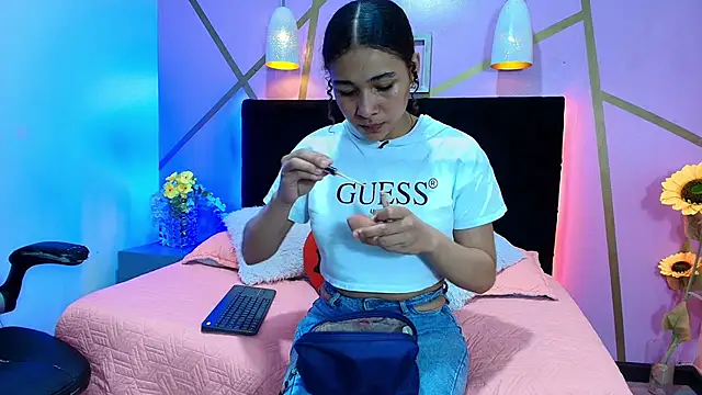 Snapshot of Emma_Carteer chatting on 10.24.25 Emma Carteer online show from 10.24.25