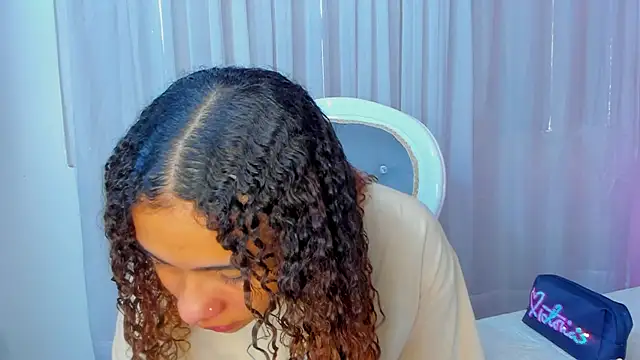 Snapshot of Emma_Carteer chatting on 10.25.25 Emma Carteer online show from 10.25.25