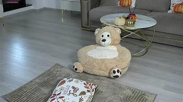 Snapshot of Ellyxxxelly chatting on 10.19.25 Ellyxxxelly online show from 10.19.25
