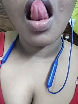 Snapshot of Tamil_Kaamini_Times chatting on 11.04.25 Tamil Kaamini Times online show from 11.04.25