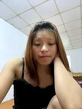 Snapshot of Mai_bb chatting on 09.22.25 Mai bb online show from 09.22.25