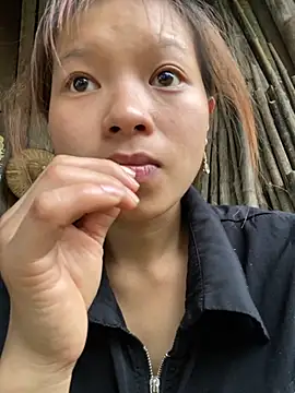 Snapshot of Mai_bb chatting on 10.07.25 Mai bb online show from 10.07.25