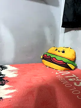 Snapshot of AlamJams chatting on 10.08.25 AlamJams online show from 10.08.25