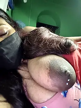 Snapshot of V-hot-swiet chatting on 10.03.25 V-hot-swiet online show from 10.03.25