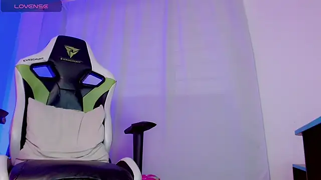 Snapshot of yankees_ chatting on 10.17.25 yankees online show from 10.17.25