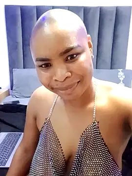 Snapshot of Sultry_Pet chatting on 10.16.25 Sultry Pet online show from 10.16.25