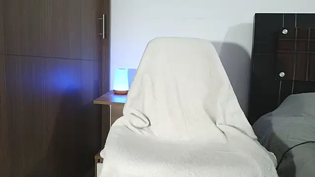 Snapshot of MisterEnigma chatting on 09.22.25 MisterEnigma online show from 09.22.25