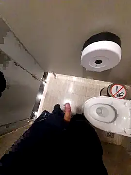 Snapshot of winter0cold_ chatting on 10.13.25 winter0cold  online show from 10.13.25