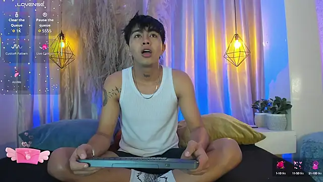 Snapshot of arion_sherwind chatting on 09.19.25 arion sherwind online show from 09.19.25