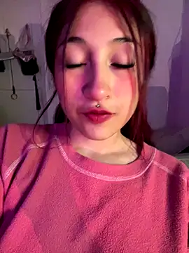 Snapshot of liin_rose chatting on 10.19.25 liin rose online show from 10.19.25