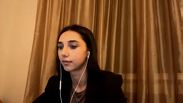 Snapshot of LinaMour chatting on 09.22.25 LinaMour online show from 09.22.25