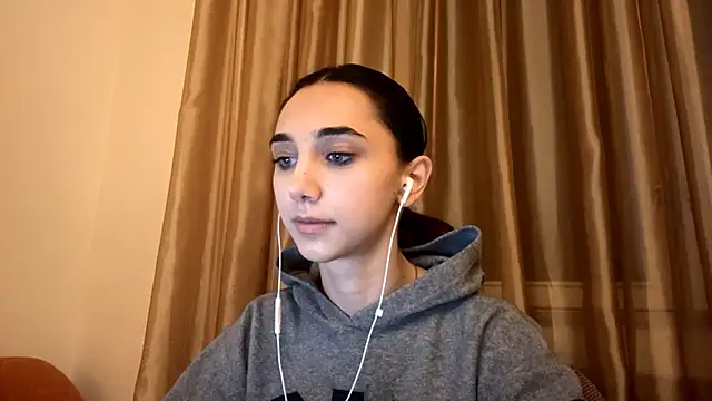 Snapshot of LinaMour chatting on 09.25.25 LinaMour online show from 09.25.25