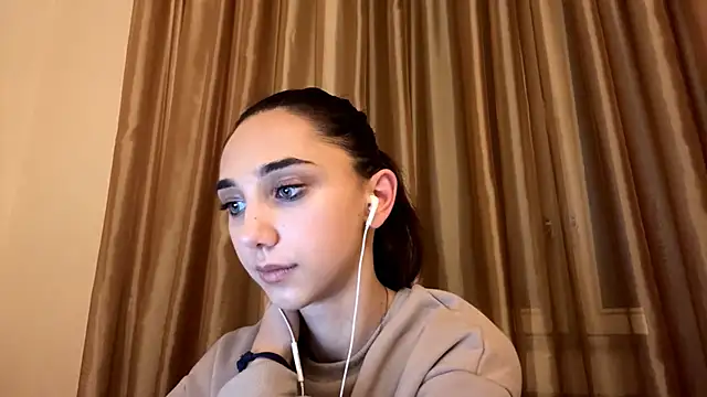 Snapshot of LinaMour chatting on 09.26.25 LinaMour online show from 09.26.25