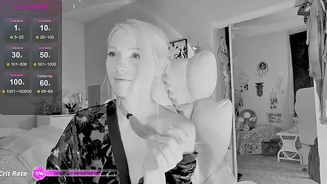 Snapshot of Talulaa chatting on 09.14.25 Talulaa online show from 09.14.25