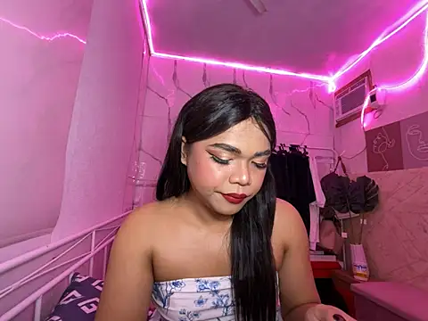 Snapshot of Sassy_lenarxx chatting on 10.20.25 Sassy lenarxx online show from 10.20.25