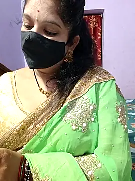 Snapshot of luci-queen chatting on 09.10.25 luci-queen online show from 09.10.25