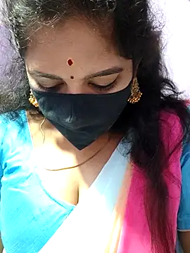 Snapshot of luci-queen chatting on 09.20.25 luci-queen online show from 09.20.25