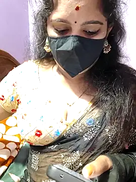 Snapshot of luci-queen chatting on 09.21.25 luci-queen online show from 09.21.25