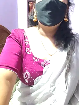 Snapshot of luci-queen chatting on 09.26.25 luci-queen online show from 09.26.25