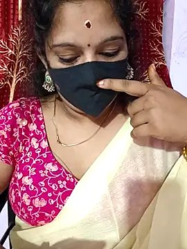 Snapshot of luci-queen chatting on 09.26.25 luci-queen online show from 09.26.25