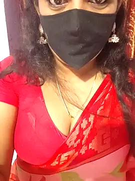 Snapshot of luci-queen chatting on 09.27.25 luci-queen online show from 09.27.25