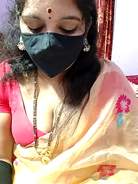 Snapshot of luci-queen chatting on 09.30.25 luci-queen online show from 09.30.25