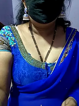 Snapshot of luci-queen chatting on 10.12.25 luci-queen online show from 10.12.25