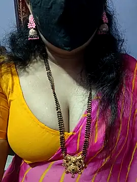 Snapshot of luci-queen chatting on 10.15.25 luci-queen online show from 10.15.25