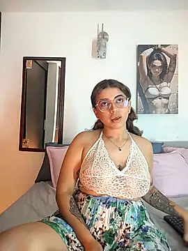 Snapshot of Lyra-Richter chatting on 10.14.25 Lyra-Richter online show from 10.14.25