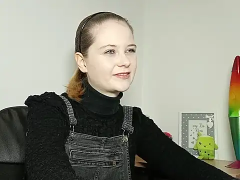 LydiaYoung online show from 10.16.25