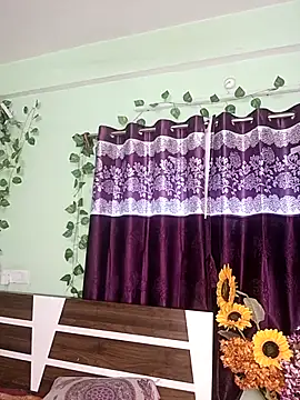 Snapshot of V-Hot-Sweti chatting on 09.17.25 V-Hot-Sweti online show from 09.17.25