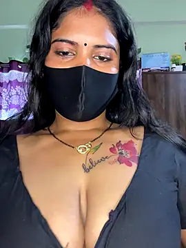 Snapshot of V-Hot-Sweti chatting on 09.21.25 V-Hot-Sweti online show from 09.21.25