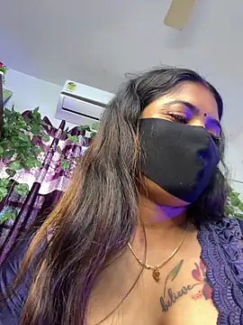 Snapshot of V-Hot-Sweti chatting on 10.05.25 V-Hot-Sweti online show from 10.05.25