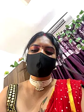 Snapshot of V-Hot-Sweti chatting on 10.05.25 V-Hot-Sweti online show from 10.05.25