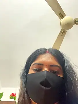 Snapshot of V-Hot-Sweti chatting on 10.12.25 V-Hot-Sweti online show from 10.12.25