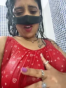 Snapshot of V-Hot-Sweti chatting on 10.13.25 V-Hot-Sweti online show from 10.13.25