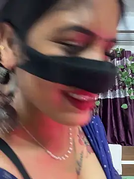 Snapshot of V-Hot-Sweti chatting on 10.16.25 V-Hot-Sweti online show from 10.16.25