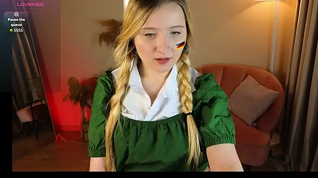 Snapshot of Milana_Key chatting on 09.23.25 Milana Key online show from 09.23.25