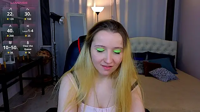 Snapshot of Milana_Key chatting on 10.17.25 Milana Key online show from 10.17.25