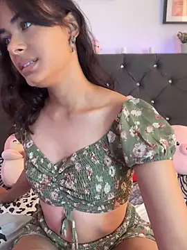 Snapshot of Im_Lyan chatting on 10.08.25 Im Lyan online show from 10.08.25