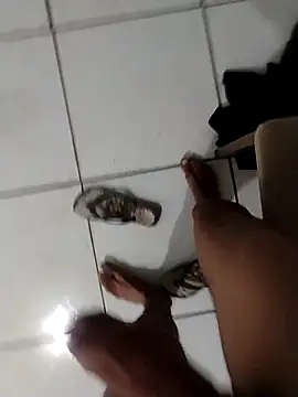 Snapshot of sueldofo chatting on 10.24.25 sueldofo online show from 10.24.25