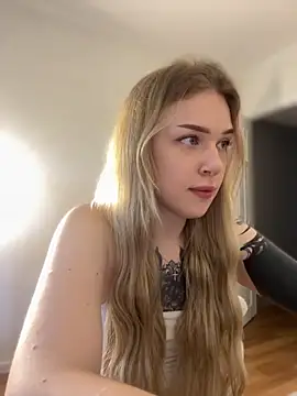 Snapshot of elliss_ chatting on 09.09.25 elliss online show from 09.09.25