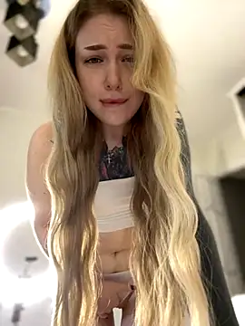 Snapshot of elliss_ chatting on 09.11.25 elliss online show from 09.11.25