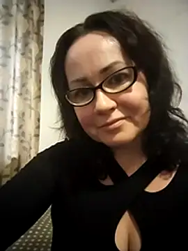 Snapshot of Charm_Flower chatting on 11.13.25 Charm Flower online show from 11.13.25