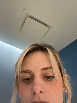 Snapshot of BriTaySayy chatting on 10.28.25 BriTaySayy online show from 10.28.25