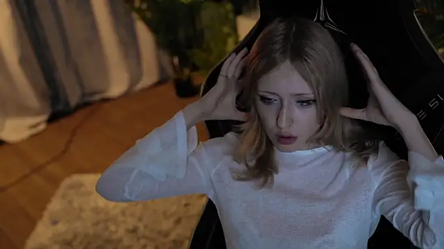 Snapshot of rosy_petal chatting on 09.16.25 rosy petal online show from 09.16.25