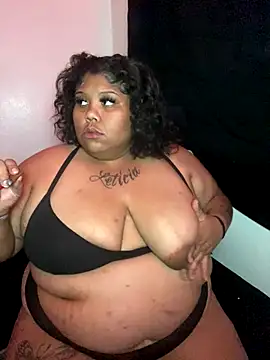 Snapshot of BlaxicanaMami chatting on 09.30.25 BlaxicanaMami online show from 09.30.25